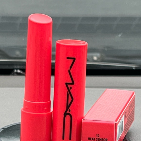 💄HP💄MAC Squirt Plumping Gloss Stick in HEAT SENSOR - Picture 7 of 11